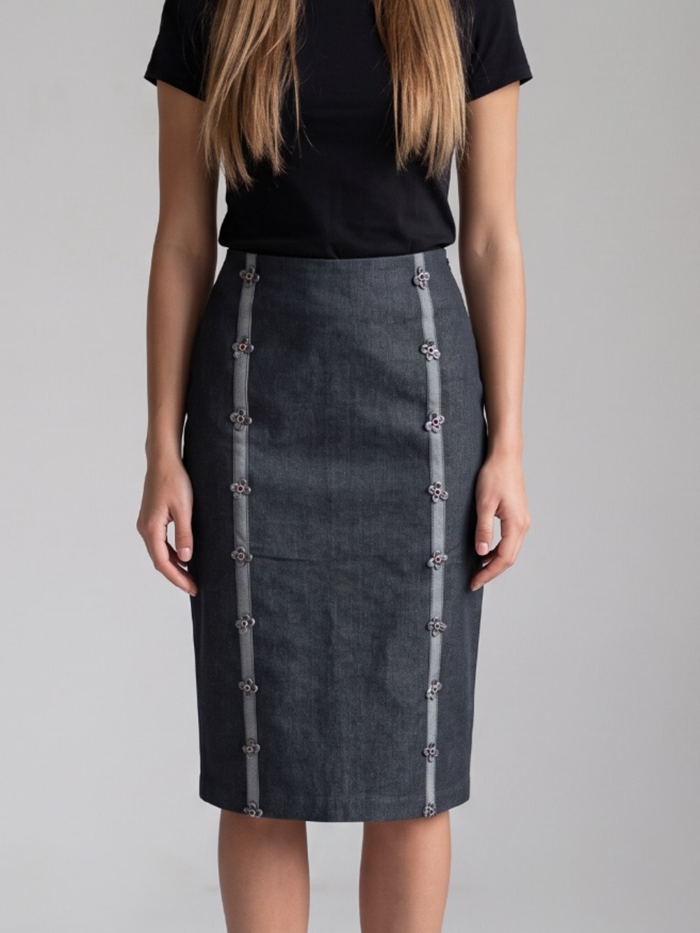 🌻Anthro. Beth Bowley Denim Pencil Skirt 3-D Flower Accent Straight Fit Size 2